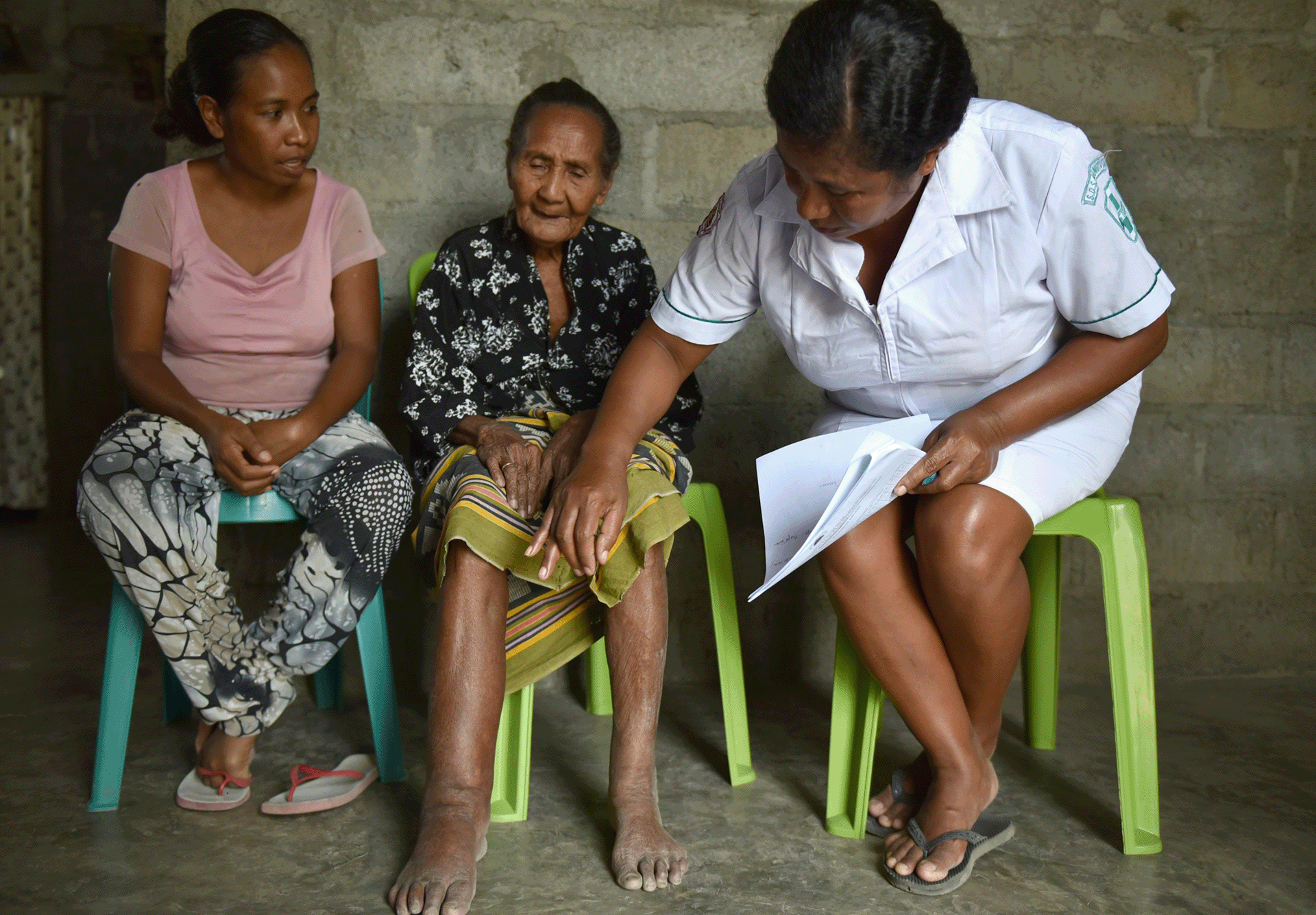 Umbilina-Soares-at-home-in-Manatuttu-district-with-her-great-daughter-in-law