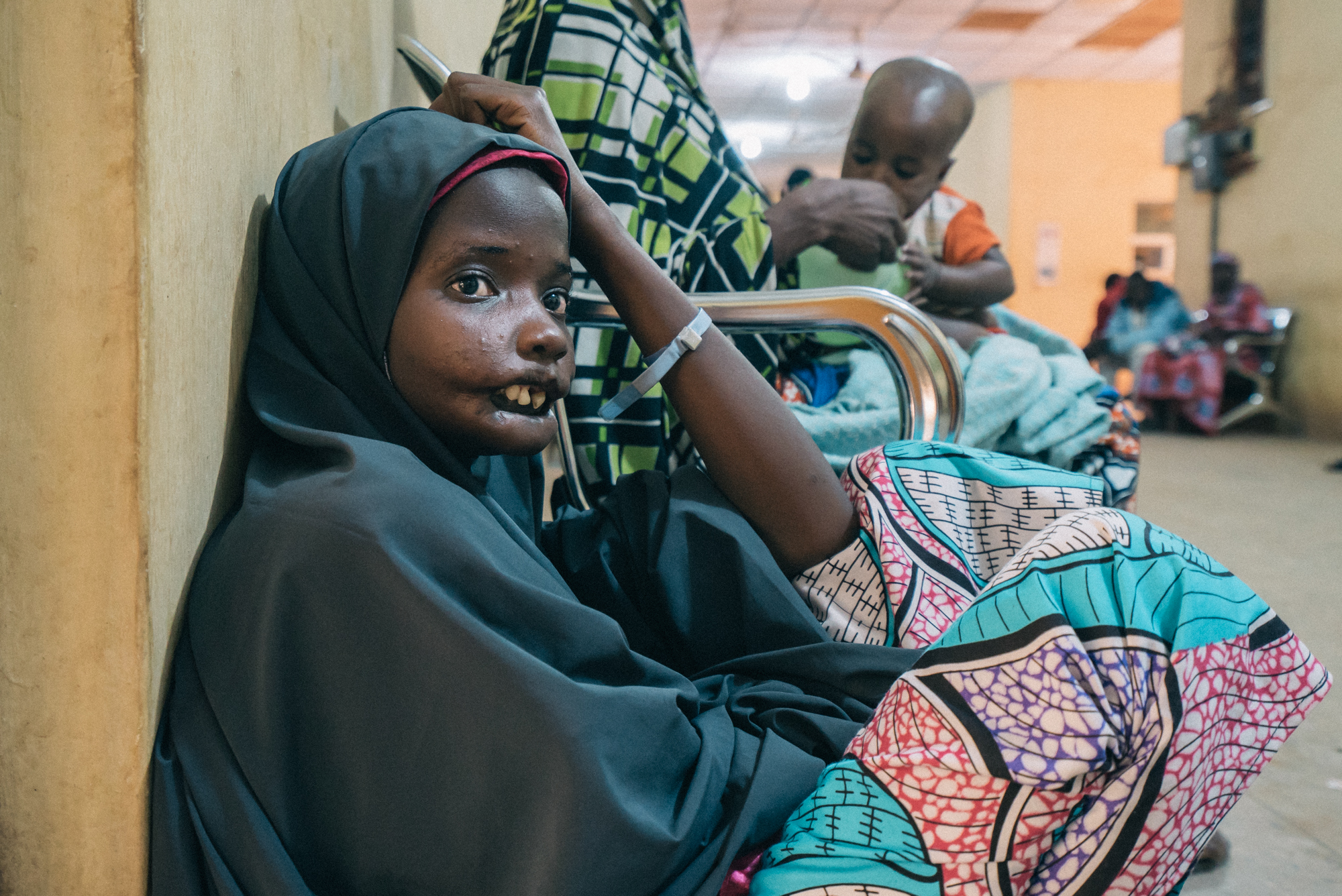 Pictures_noma-19_Inediz Amina, a 19-year-old noma patient from Yobe state, waits for the screening session at Noma Hospital in Sokoto. Amina came several times since her first visit in November 2016. Nigeria, on October 2017.