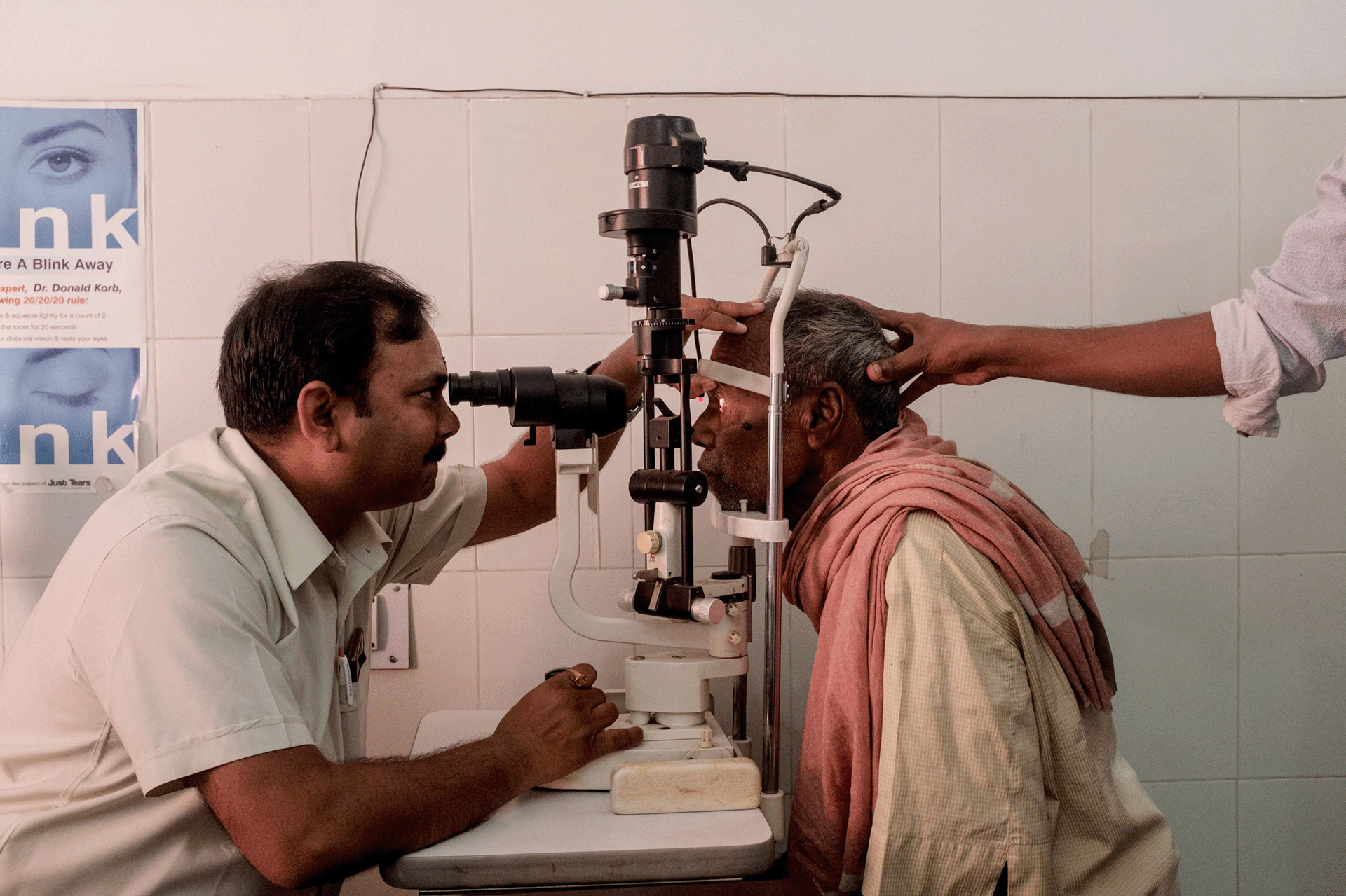 Kandanu-Mahto-being-examined-by-doctor-after-bandages-are-taken-off-India-vision Kandanu Mahto being examined by the doctor after the bandages are taken off at Sadar Hospital, Ramgarh, India, September 2019.