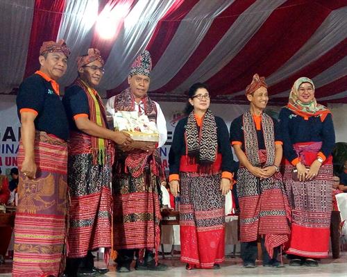 LF MDA Indonesia 2019 The Health Minister handed over preventive chemotherapy medicine for LF MDA to Malaka District