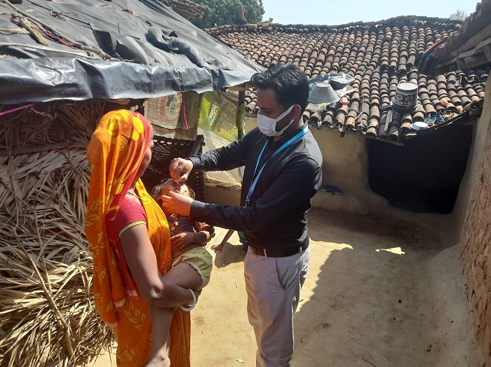 image1 new healthcare worker administering a vaccine to a child